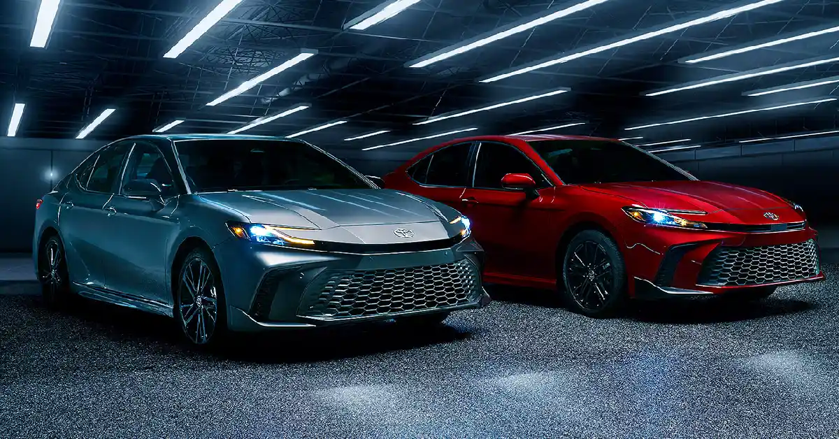 Toyota Camry Price in 2026: Hybrid Variants, Specs & On-Road Cost
